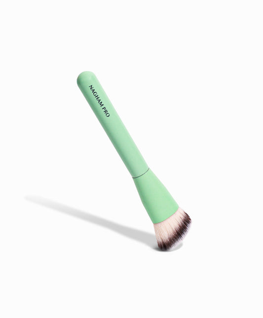 فرشاة البودرة بزاوية